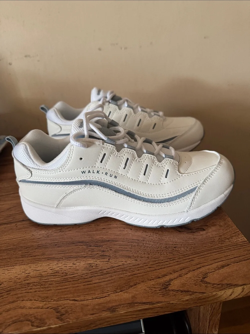 Easy Spirit Walk Run  Women’s White and Light Gray  Sneakers Size 8.5